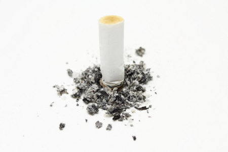 Calcula el dinero que ahorrarías y los años de vida que ganarías si dejas de fumar