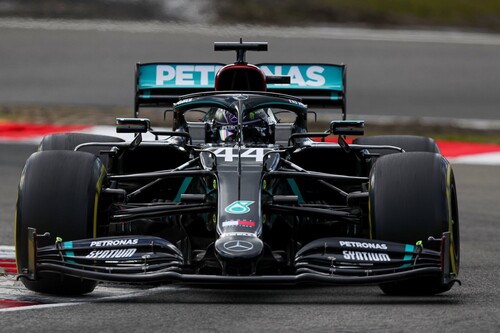 Lewis Hamilton aprovecha otro regalo de Valtteri Bottas para igualar el récord de victorias de Michael Schumacher