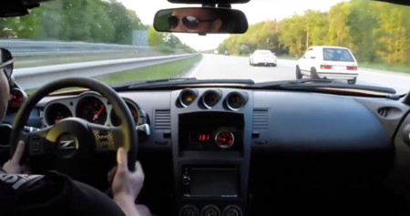 Esto es un Nissan 350Z picado con un 911 GT3 a los que les pasa por la piedra un Volkswagen Golf MK1