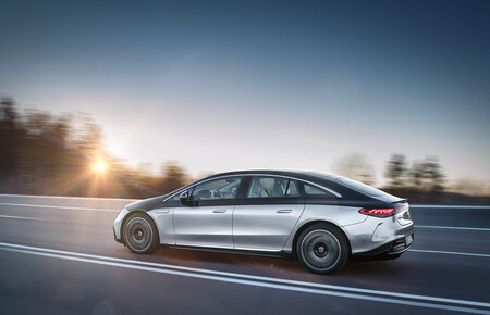 Mazazo a la autonomía del Mercedes-Benz EQS: el ciclo de homologación de EEUU le otorga 168 km menos que los anunciados en Europa
