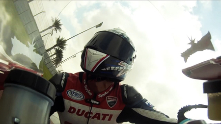 Ducati 1199 S Panigale, a bordo con Troy Bayliss, Visordown y Omnimoto
