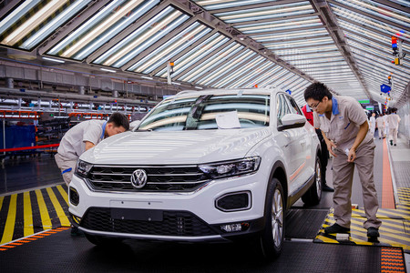 Volkswagen mantiene a raya a Toyota por la mínima como primer fabricante de coches a nivel mundial