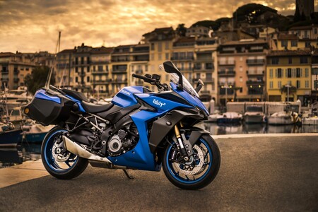 Esta es la nueva Suzuki GSX-S 1000 GT: una Gran Turismo con 152 CV que no escatima en tecnología