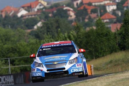 Alain Menu se lleva la pole en Hungaroring. Javi Villa tercero
