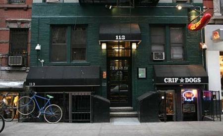El puesto de perritos calientes de Nueva York que en realidad es un bar secreto muy codiciado