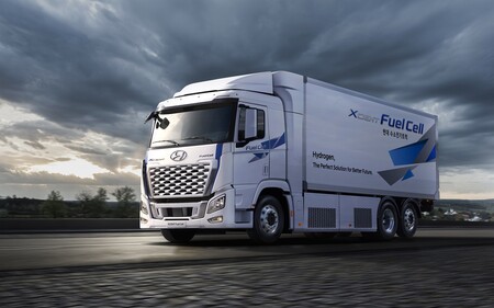 El camión de hidrógeno de Hyundai se refuerza con 469 CV y 400 km de autonomía antes de ponerse a trabajar en Europa
