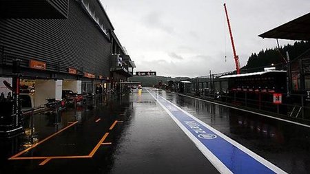 GP de Bélgica de Fórmula 1: Fernando Alonso consigue el mejor tiempo bajo la lluvia