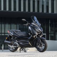 El Yamaha XMax Iron Max es una versión aún más lujosa y refinada para el scooter de 125 cc