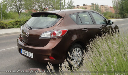 Mazda3 1.6 CRTD 115 cv paragolpes del mismo color que la carrocería