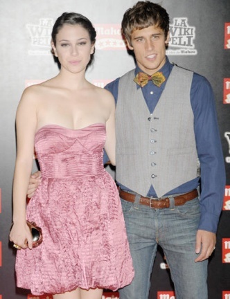 Blanca Suárez y Martín Rivas estrenan 'La Wikipeli'