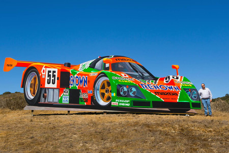 Este enorme Mazda 787B de madera decora ya las colinas del Mazda Raceway Laguna Seca
