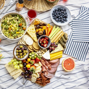 Aldi lanza el sábado 4 de julio la vajilla más elegante y veraniega: tiene un 42% de descuento y cuesta menos de 30 euros 