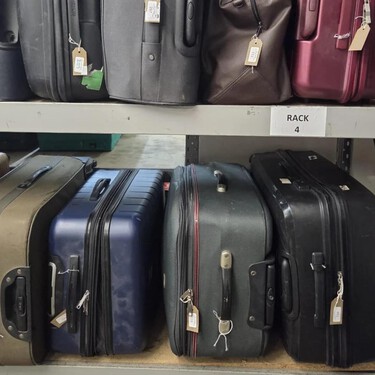 El nuevo destino del equipaje perdido: subastas que pujan por maletas sin saber qué tienen dentro