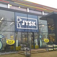 Jysk liquida la mesa auxiliar de diseño industrial más versátil y bonita para pisos pequeños desde 7 euros