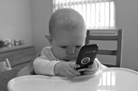 Cada vez más pequeños utilizan nuestros teléfonos