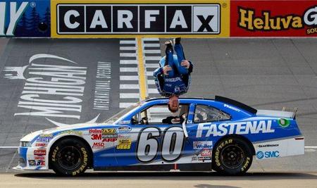 Carl Edwards seguirá en Roush Fenway Racing