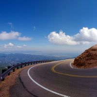 La madre del fallecido Carlin Dunne no quiere que Pikes Peak se quede sin motos