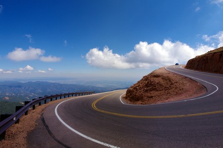 La madre del fallecido Carlin Dunne no quiere que Pikes Peak se quede sin motos