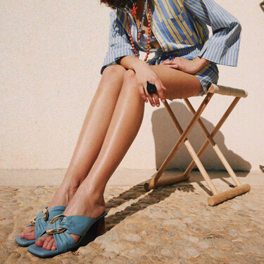 El azul bebé ha vuelto con fuerza: estos zapatos y sandalias nos lo confirman