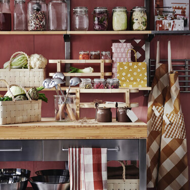 Acaba de llegar a Ikea la colección de utensilios de cocina vintage donde todo es un flechazo a primera vista