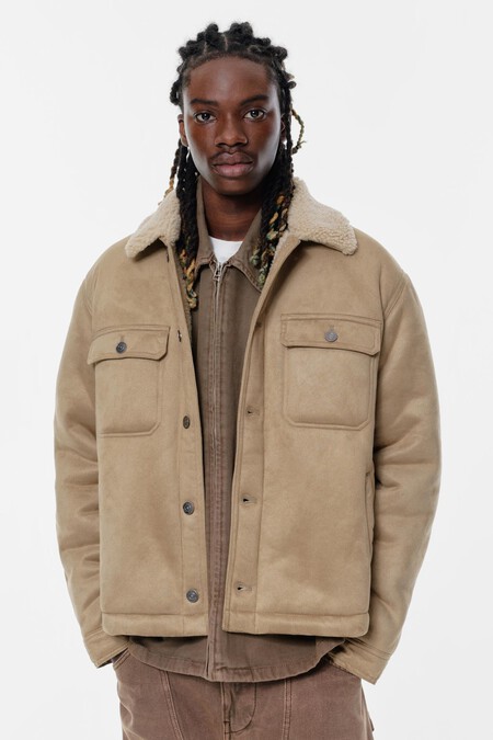 Conquisto La Moda De Los Setenta Y Viene Por Tu Armario La Cazadora Con Cuello De Borreguillo Es La Prenda Comoda Y Abrigadora De La Temporada