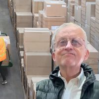 Cuando tu jubilación es un crowdfunding: después de 42 años cobrando el salario mínimo en la misma empresa, solo se llevó un diploma y una barbacoa