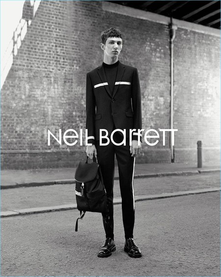 La esencia del Londres ochentero en la campaña otoño-invierno 2017/2018 de Neil Barrett