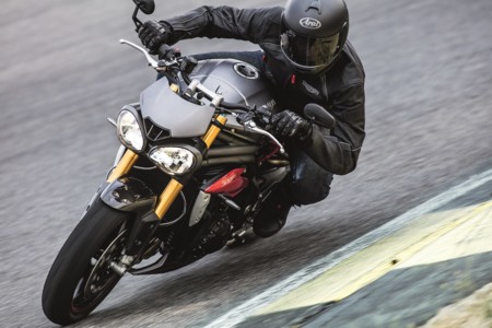 Triumph Speed Triple 2016 01