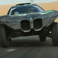 BMW M nos pone los dientes largos con el vídeo de esta silenciosa bestia de 500 CV cabalgando por las dunas más altas del mundo