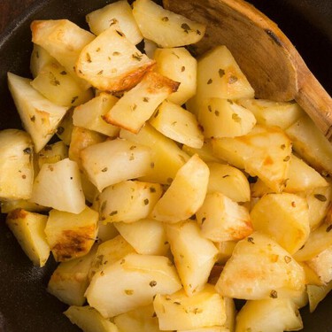 Papas cambray con mantequilla, ajo y limón: la guarnición perfecta para milanesas o pechuga asada