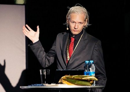La defensa de Assange asegura que la orden de arresto no es válida