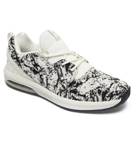 Puedes ahorrar más de 80 euros al comprar estas zapatillas de DC Shoes, ahora están rebajadas por 55,95 euros