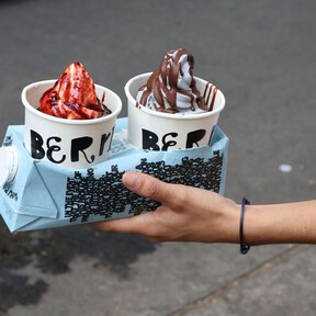 Esta heladería en CDMX ofrece frozen yogurt carbonizado: por si fuera poco, tienen 2x1 los miércoles