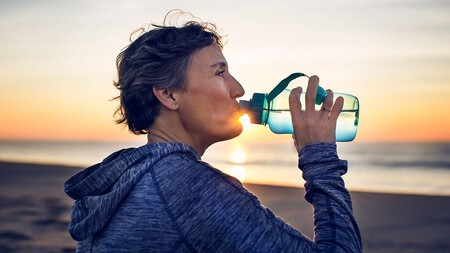En invierno no te olvides de beber agua: siete señales de que estás deshidratado y todos los trucos para tomar más agua