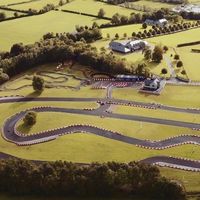 El sueño de todo amante de los karts está a la venta: tu propia pista, en el jardín de tu casa
