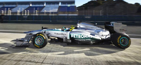 Mercedes AMG "presenta" el nuevo W04 poco a poco