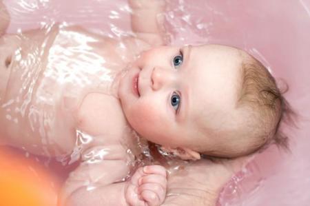 ¿A qué hora y cada cuánto bañáis a vuestro bebé? La pregunta de la semana