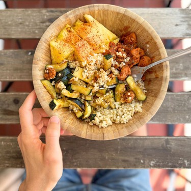 Esta ensalada puede enfurecer a cualquier gallego, pero es ideal para una cena rápida, fácil y saludable