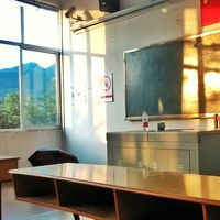 Una profesora prepara a sus alumnos para la muerte de un compañero: una valiente lección de educación emocional