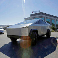 Alguien se ha cansado de esperar a la Tesla Cybertruck... así que ha fabricado una réplica sobre la Ford F-150 Raptor