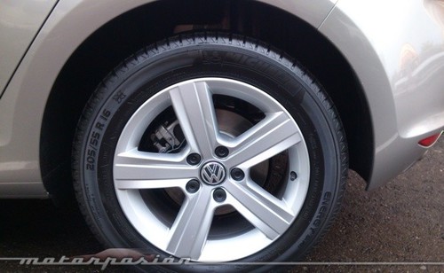 Casi la mitad de los vehículos circula con presión baja en los neumáticos