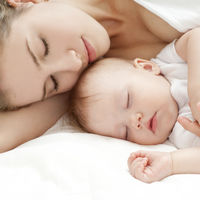 ¿Cuántas horas necesita dormir tu hijo? ¿Y tú? Nuevas recomendaciones de los expertos sobre el tiempo de sueño según la edad