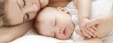 ¿Cuántas horas necesita dormir tu hijo? ¿Y tú? Nuevas recomendaciones de los expertos sobre el tiempo de sueño según la edad
