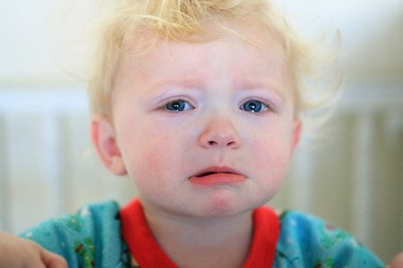 Se sigue recomendando no dar importancia al vómito de los niños que no quieren dormir
