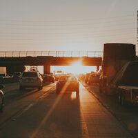 Mientras Europa avanza hacia la prohibición de coches diésel y gasolina, EEUU recula con el coche eléctrico para salvar su industria