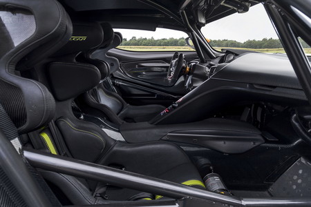 Aston Martin Vulcan Amr Pro