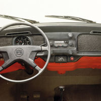 De los primeros radios a la voz sexy del navegador: Así ha evolucionado el entretenimiento en el auto (Parte 1)