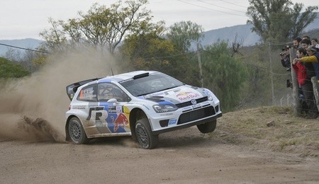 Rally de Argentina 2013: Sébastien Ogier lidera, Dani Sordo vuelca