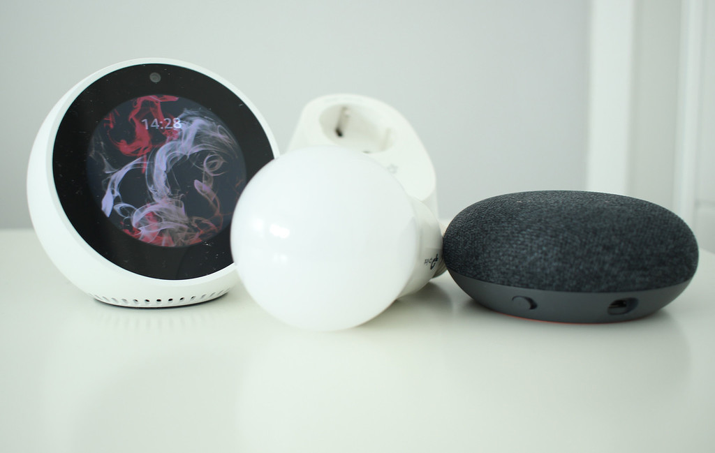 Los usuarios del Alexa y Google Assistant en el Reino Unido ya pueden realizar algunos trámites usando un comandos de voz