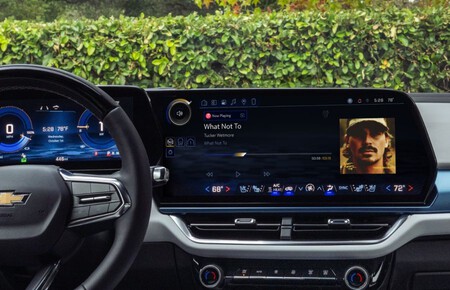 Apple Music Shown On 2025 Chevrolet Equinox Ev